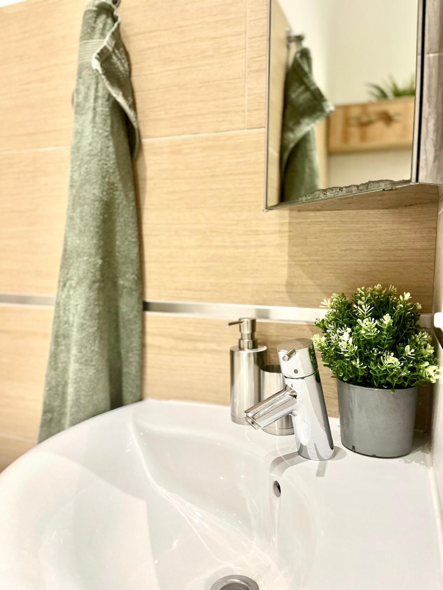 Apartment Jenny - Old Town, Free Private Parking, Ac Братислава Экстерьер фото